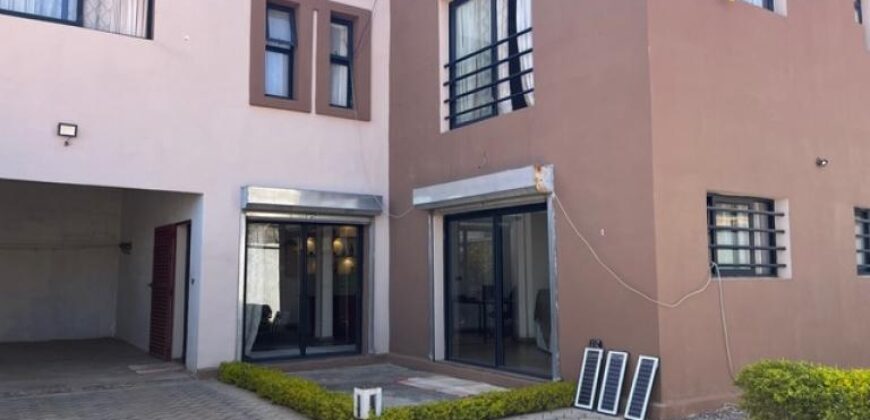 À louer une villa T5 à étage située à Talatamaty Fitroafana À louer une villa T5 à étage située à Talatamaty Fitroafana