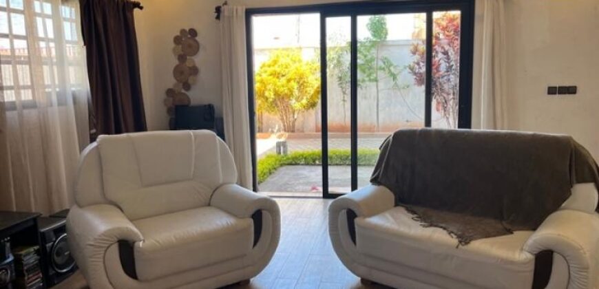 À louer une villa T5 à étage située à Talatamaty Fitroafana À louer une villa T5 à étage située à Talatamaty Fitroafana