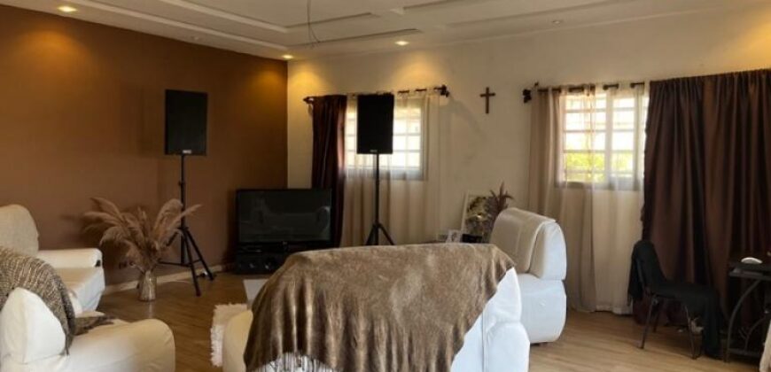 À louer une villa T5 à étage située à Talatamaty Fitroafana À louer une villa T5 à étage située à Talatamaty Fitroafana