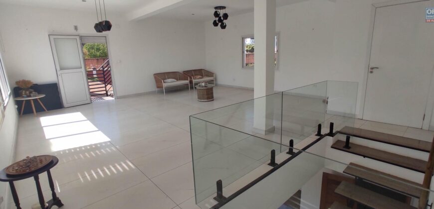 À louer maison de type F3 située dans un quartier calme à Andoharanofotsy À louer maison de type F3 située dans un quartier calme à Andoharanofotsy