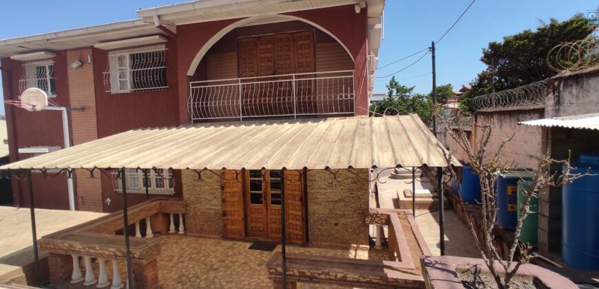 À louer une maison T5 non meublée située dans un quartier calme à Andoharanofotsy