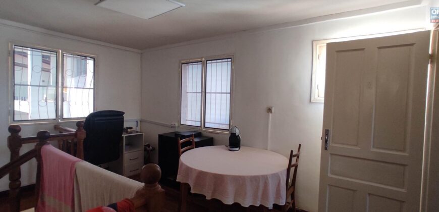 À louer une maison T5 non meublée située dans un quartier calme à Andoharanofotsy