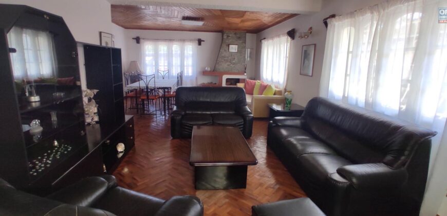 À louer une maison T5 non meublée située dans un quartier calme à Andoharanofotsy
