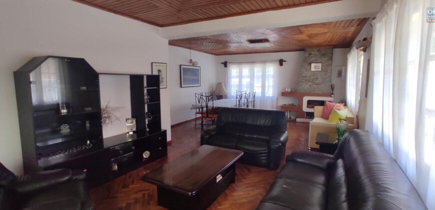 À louer une maison T5 non meublée située dans un quartier calme à Andoharanofotsy