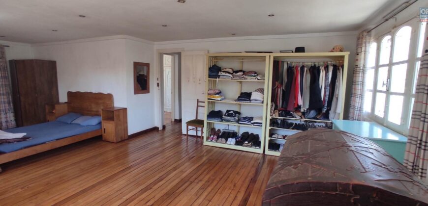 À louer une maison T5 non meublée située dans un quartier calme à Andoharanofotsy