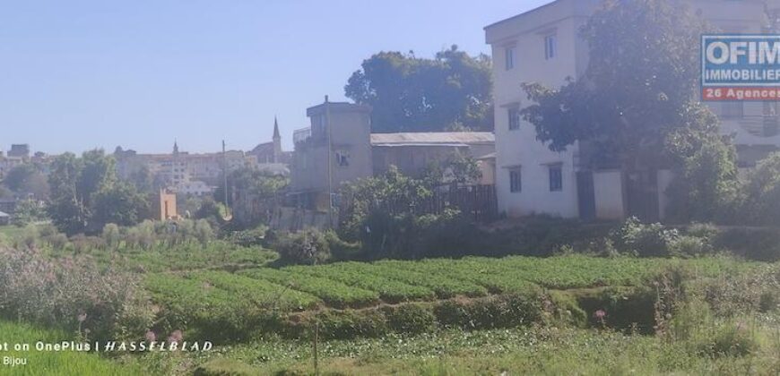 En vente un terrain de 1 000 m² situé dans un quartier calme et résidentiel à Andranomena En vente un terrain de 1 000 m² situé dans un quartier calme et résidentiel à Andranomena