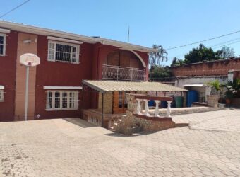 À louer une maison T5 non meublée située dans un quartier calme à Andoharanofotsy