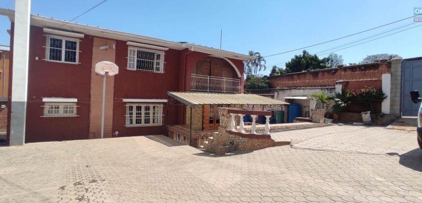 À louer une maison T5 non meublée située dans un quartier calme à Andoharanofotsy