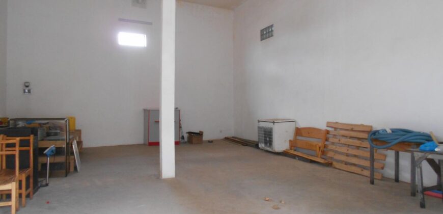 Location d’un entrepôt de 100 m2 situé en bord de route à By Pass