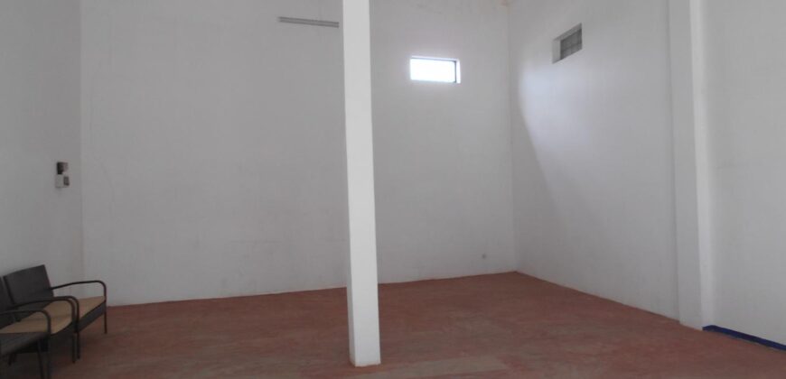 Location d’un entrepôt de 100 m2 situé en bord de route à By Pass