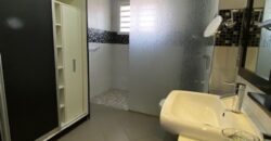 Location d’une charmante villa T6 meublée située dans un quartier résidentiel calme à Androhibe