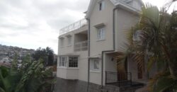 À louer une maison F5 à Tsiadana idéale pour usage de bureau