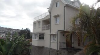 À louer une maison F5 à Tsiadana idéale pour usage de bureau