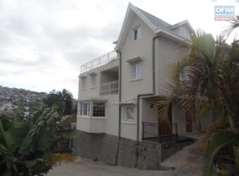 À louer une maison F5 à Tsiadana idéale pour usage de bureau