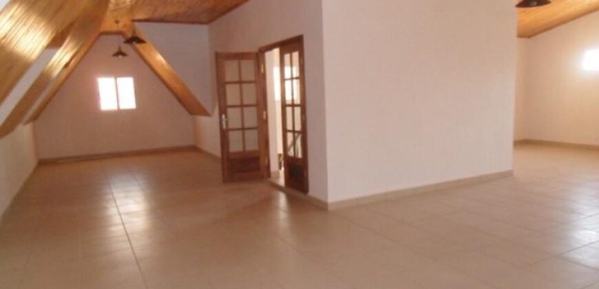 À louer une maison F5 à Tsiadana idéale pour usage de bureau