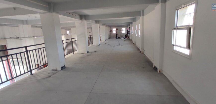 À louer un spacieux bureau de 400 m2 situé dans un site sécurisé à Andraharo