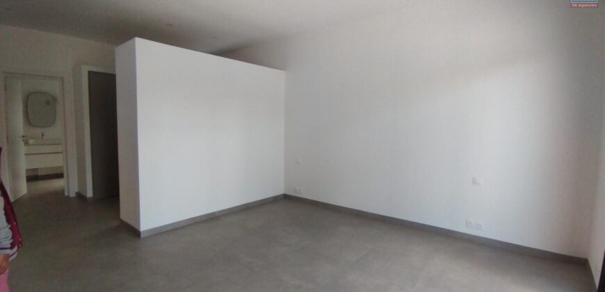 Location d’une magnifique villa T4+ neuve avec piscine située à Ambatobe