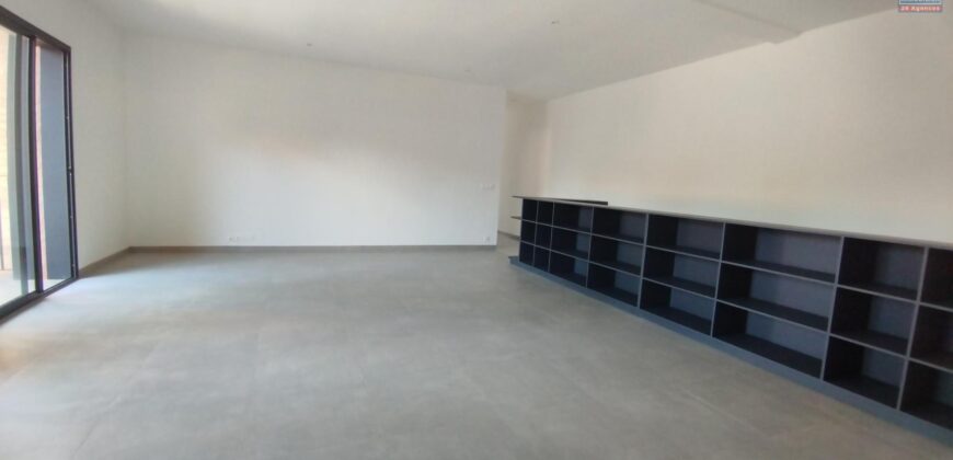 Location d’une magnifique villa T4+ neuve avec piscine située à Ambatobe