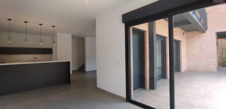 Location d’une magnifique villa T4+ neuve avec piscine située à Ambatobe