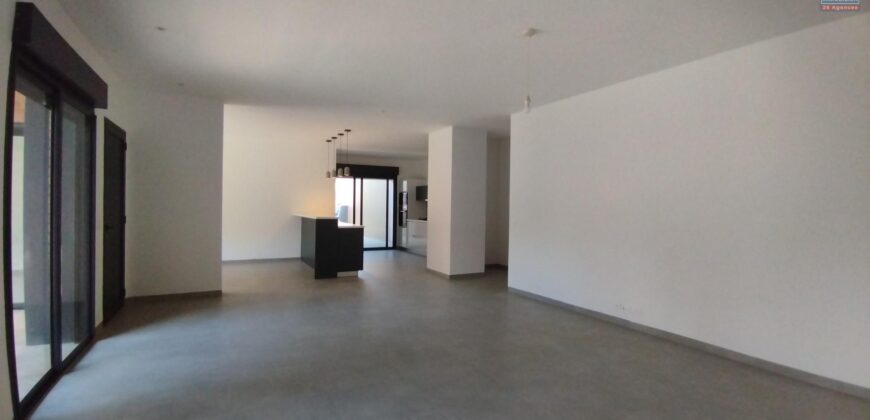 Location d’une magnifique villa T4+ neuve avec piscine située à Ambatobe