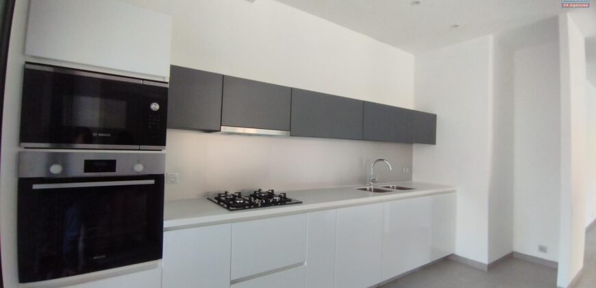 Location d’une magnifique villa T4+ neuve avec piscine située à Ambatobe