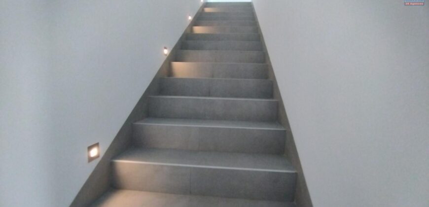 Location d’une magnifique villa T4+ neuve avec piscine située à Ambatobe