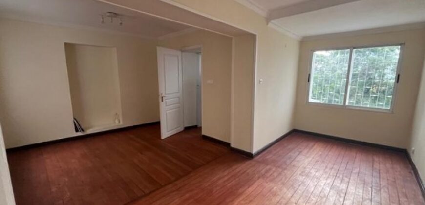 À louer une maison de type F3 en triplex située à Andohalo