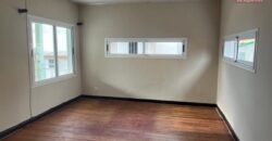 À louer une maison de type F3 en triplex située à Andohalo