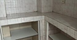 À louer une maison de type F3 en triplex située à Andohalo