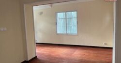 À louer une maison de type F3 en triplex située à Andohalo