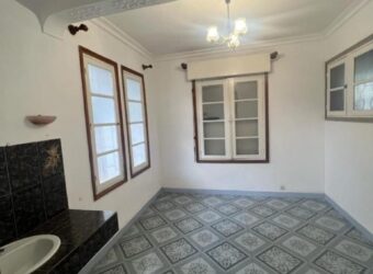 À louer un local professionnel idéalement situé en bord de route à Antsahavola