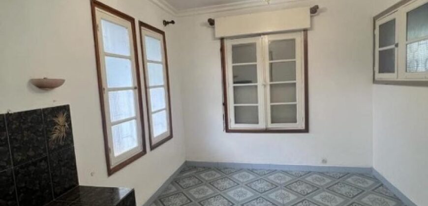 À louer un local professionnel idéalement situé en bord de route à Antsahavola