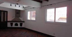 À louer une maison T4 sur trois niveaux située proche des commodités à Isoraka