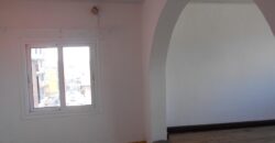 À louer une maison T4 sur trois niveaux située proche des commodités à Isoraka