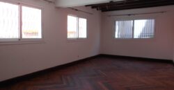 À louer une maison T4 sur trois niveaux située proche des commodités à Isoraka