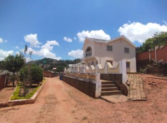 À vendre une propriété de 1588 m2 située à Anjomakely Ivato