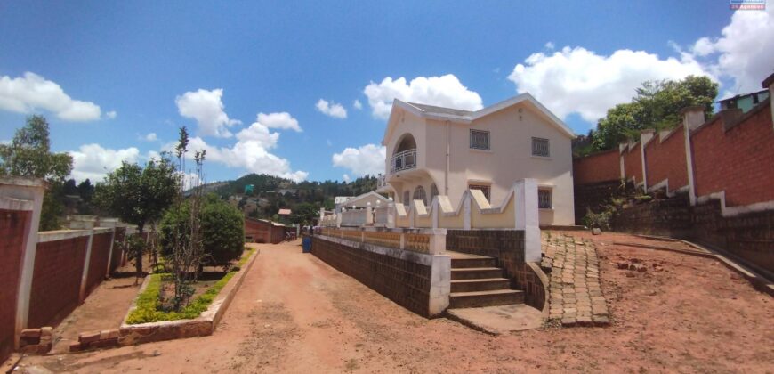 À vendre une propriété de 1588 m2 située à Anjomakely Ivato
