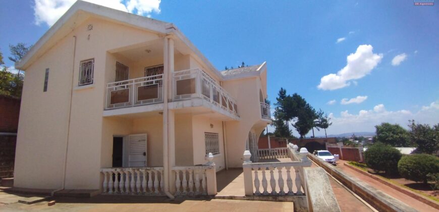 À vendre une propriété de 1588 m2 située à Anjomakely Ivato