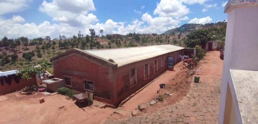 À vendre une propriété de 1588 m2 située à Anjomakely Ivato
