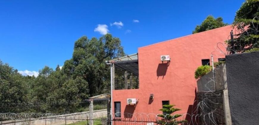 À louer une charmante villa F5 à étage située dans une résidence sécurisée à Ambatobe