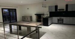 À louer une charmante villa F5 à étage située dans une résidence sécurisée à Ambatobe