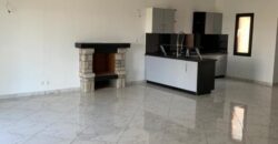 À louer une charmante villa F5 à étage située dans une résidence sécurisée à Ambatobe