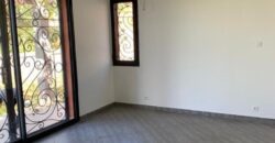 À louer une charmante villa F5 à étage située dans une résidence sécurisée à Ambatobe