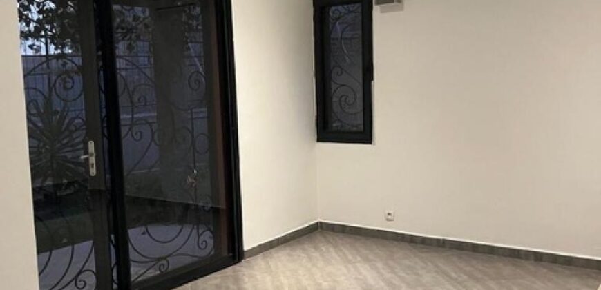 À louer une charmante villa F5 à étage située dans une résidence sécurisée à Ambatobe