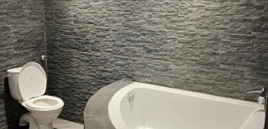 À louer une charmante villa F5 à étage située dans une résidence sécurisée à Ambatobe