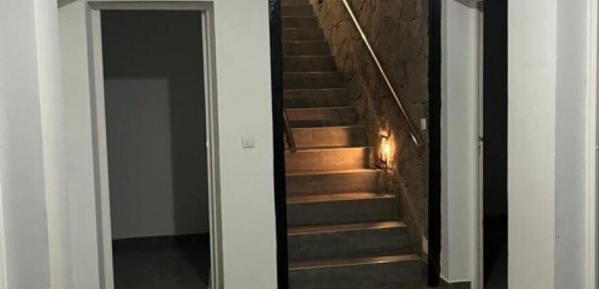 À louer une charmante villa F5 à étage située dans une résidence sécurisée à Ambatobe