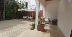 À louer une villa basse de type T5 située dans une résidence calme et sécurisée à Ambohibao Manerinerina