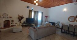 À louer une villa basse de type T5 située dans une résidence calme et sécurisée à Ambohibao Manerinerina