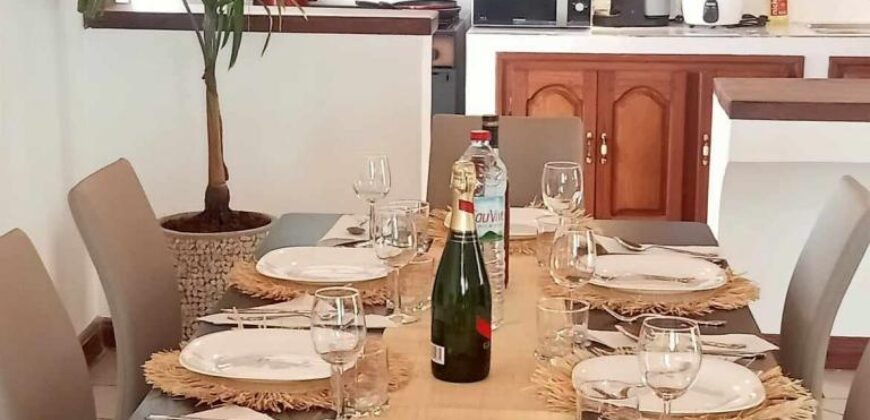 À louer une villa basse de type T5 située dans une résidence calme et sécurisée à Ambohibao Manerinerina