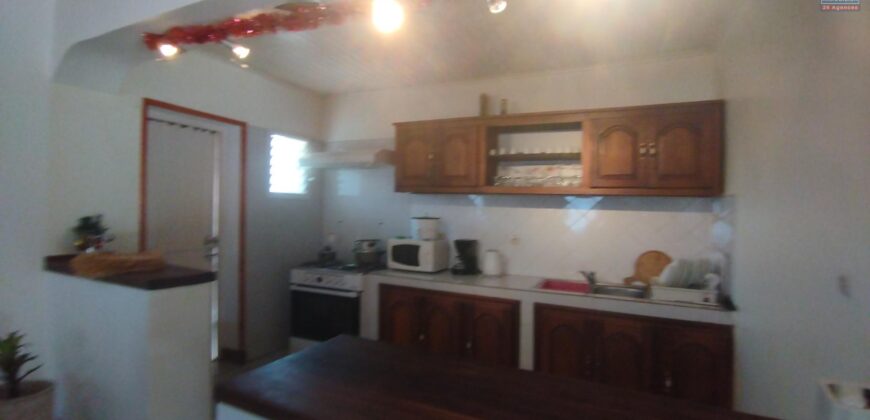 À louer une villa basse de type T5 située dans une résidence calme et sécurisée à Ambohibao Manerinerina